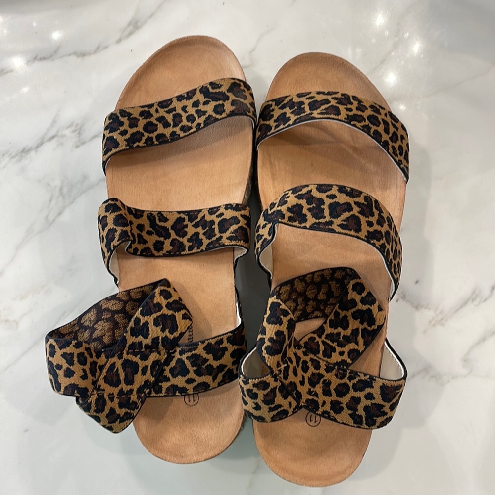 Nature Breeze Leopard Wedges